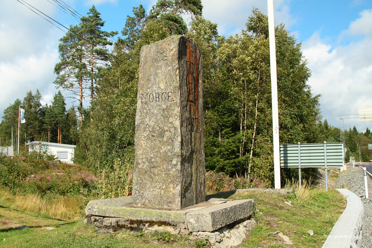 Эвре-Хан. Пограничный камень между Швецией и Норвегией.