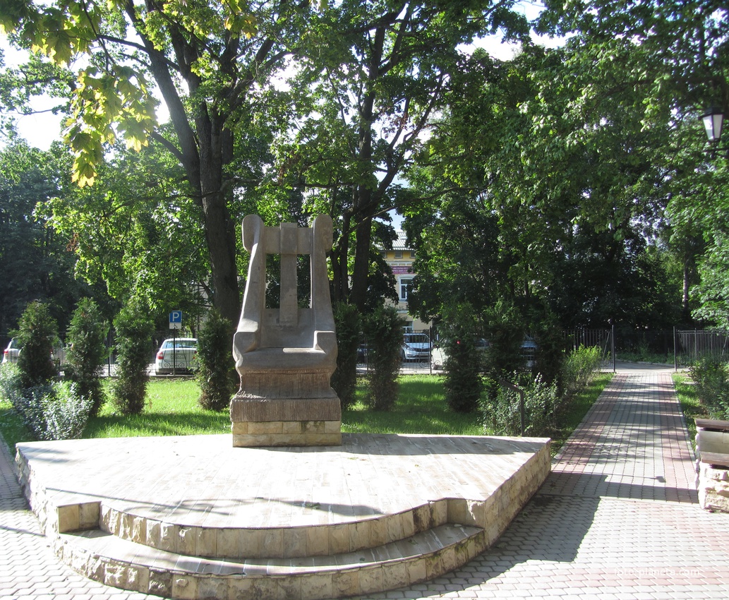 Поэтический сквер. Трон поэта