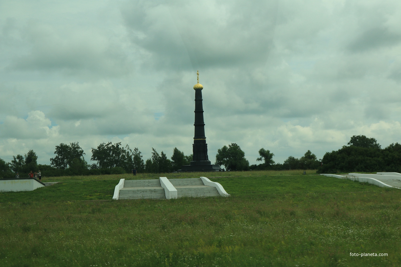 Старейший монумент воинской славы России - памятник-колонна Дмитрию Донскому