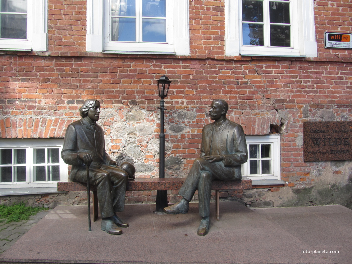 Памятник Оскару Уайльду и Эдуарду Вильде