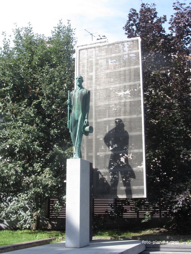 Памятник Яну Тыниссону