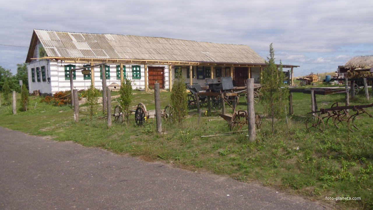 Івківцi,музей народних старожитностей &quot;Zernoland&quot;.