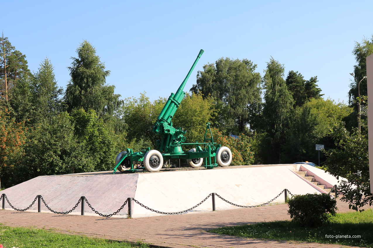 Памятник воинам ПВО 232 дивизиона, зенитное орудие