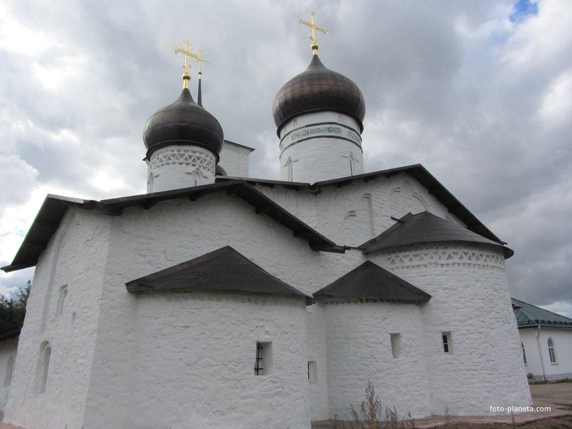 Остров. Церковь Николая Чудотворца 1543г, другой ракурс