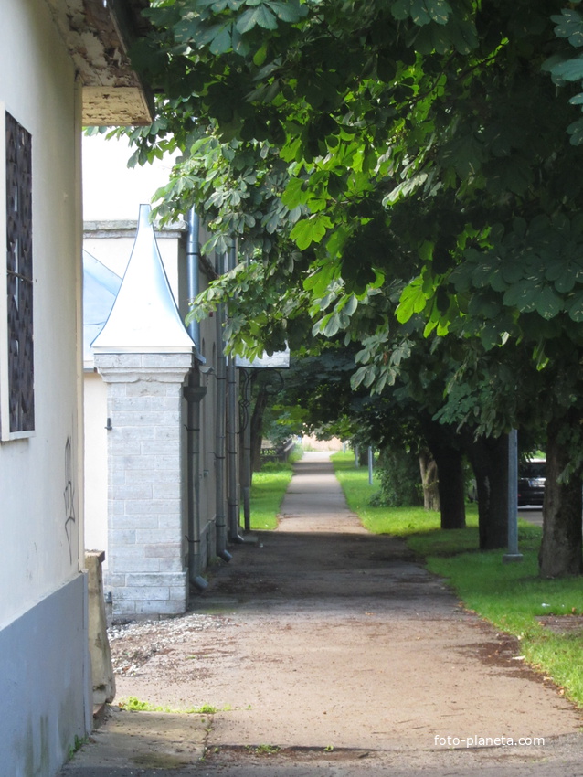 S. Lavretsovi, Нарва