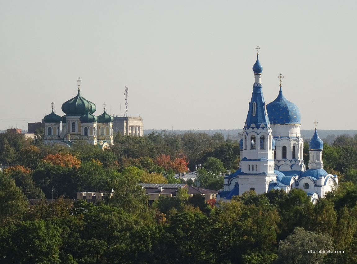 Вид на Павловский кафедральный собор и Собор Покрова Пресвятой Богородицы