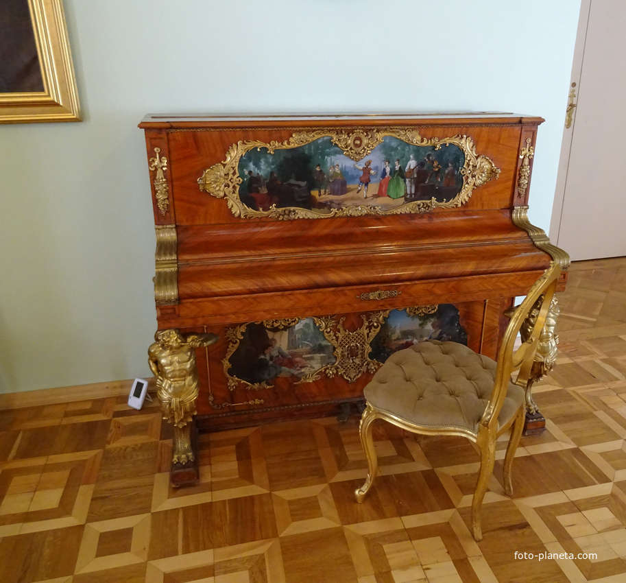 Гатчинский дворец. Музыкальный салон.