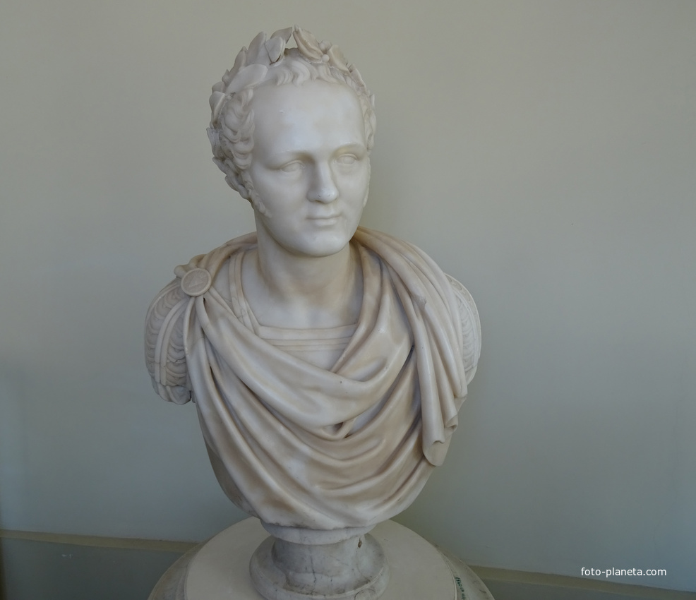 Гатчинский дворец. Бюст Александра I.