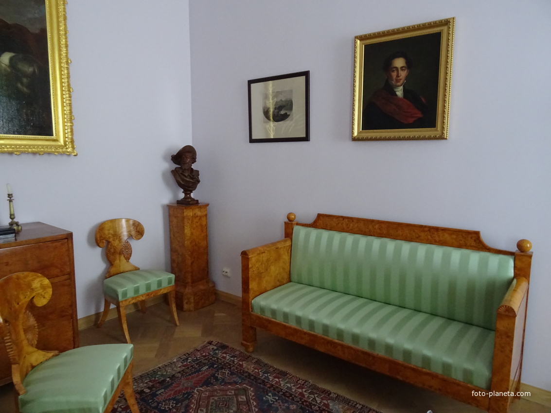 Гатчинский дворец. Спальня XIX века.