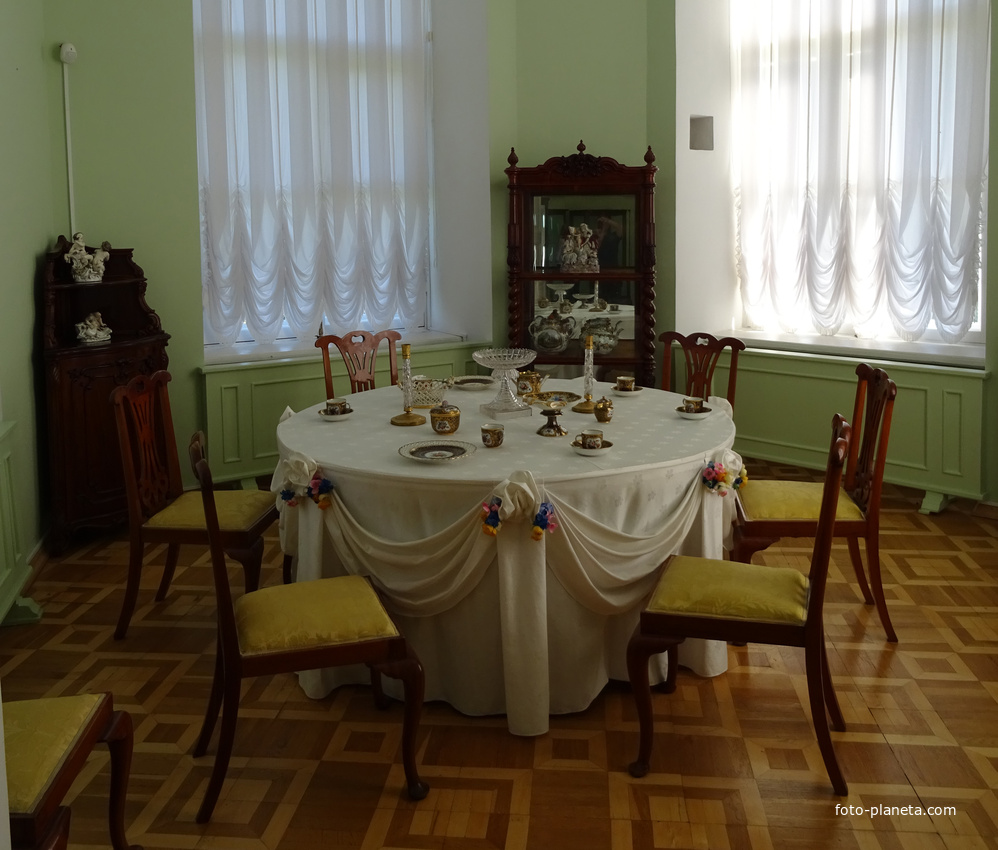 Гатчинский дворец. Столовая императора Николая I.