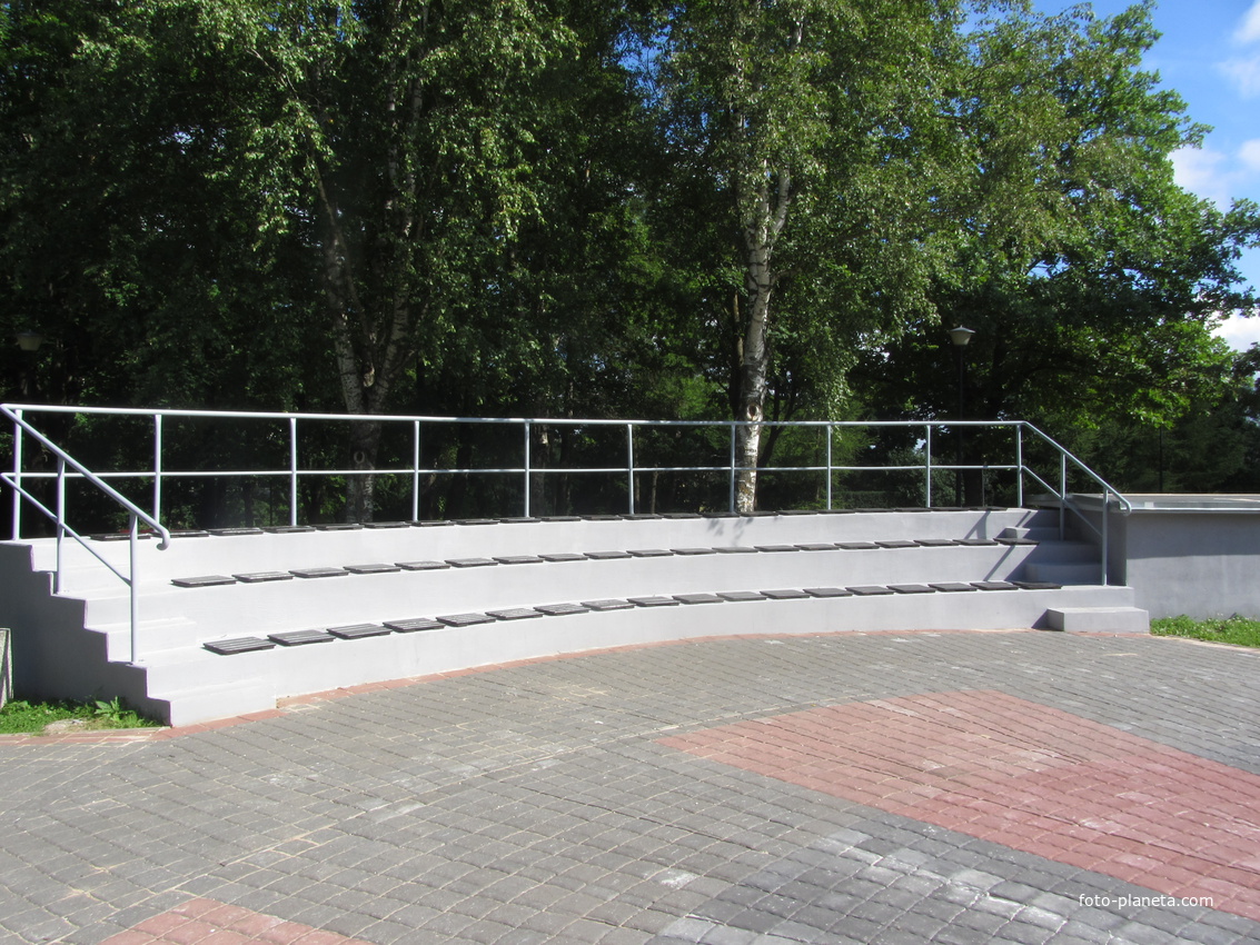 В сквере у ДК &quot;Ругодив&quot;