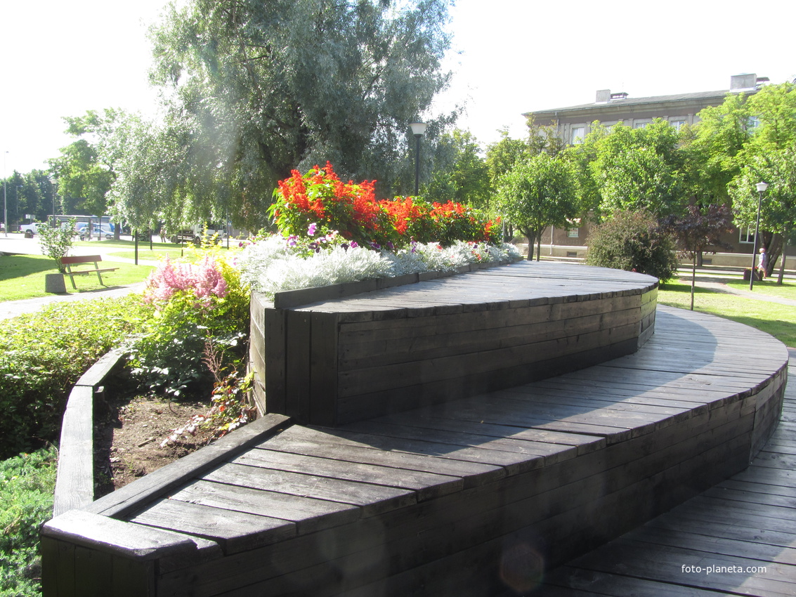 В сквере у ДК &quot;Ругодив&quot;