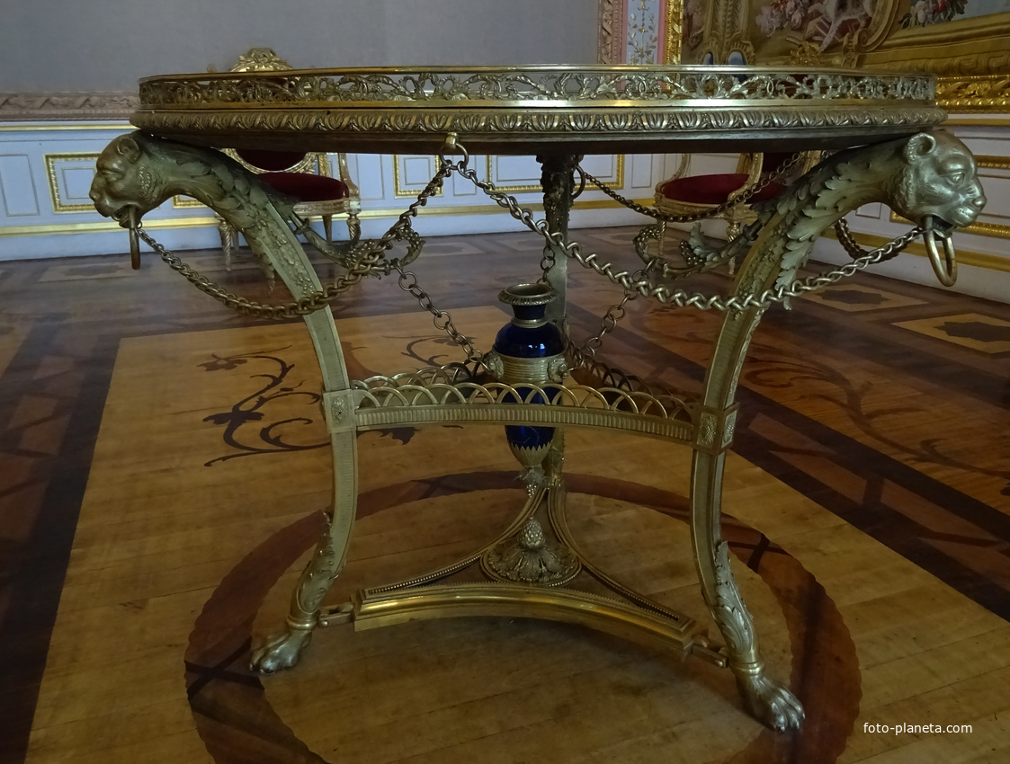 Гатчинский дворец. Малиновая гостиная.