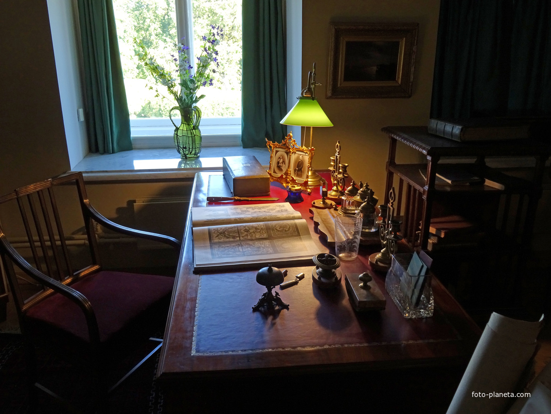 Гатчинский дворец. Кабинет императора Александра III.