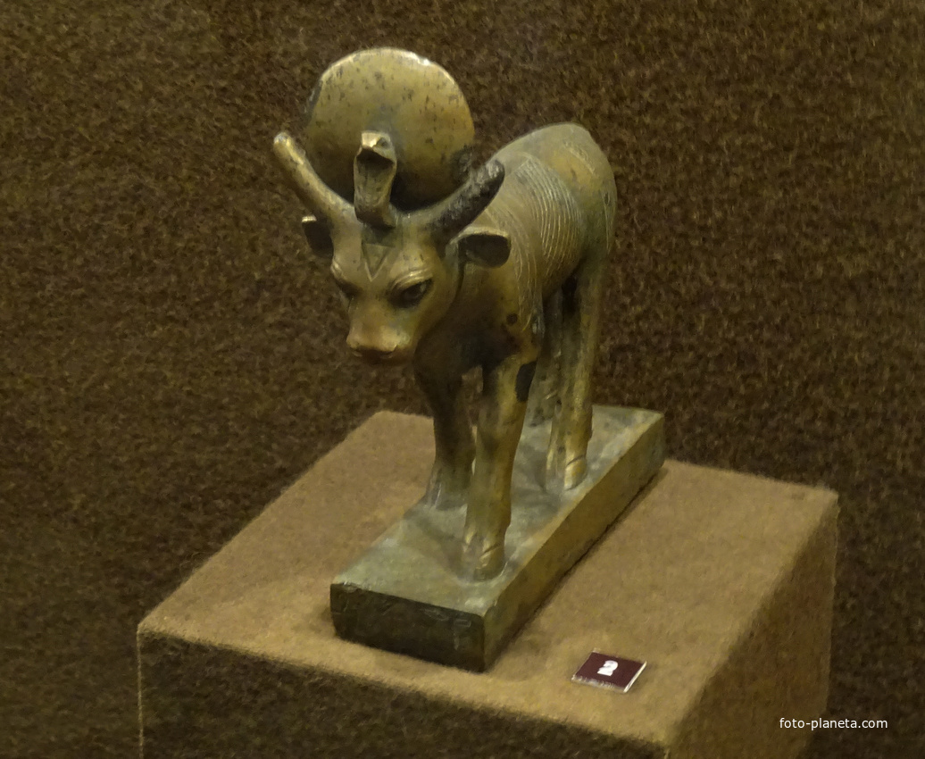 Зал Древнего Египта. Фигурка быка Аписа.