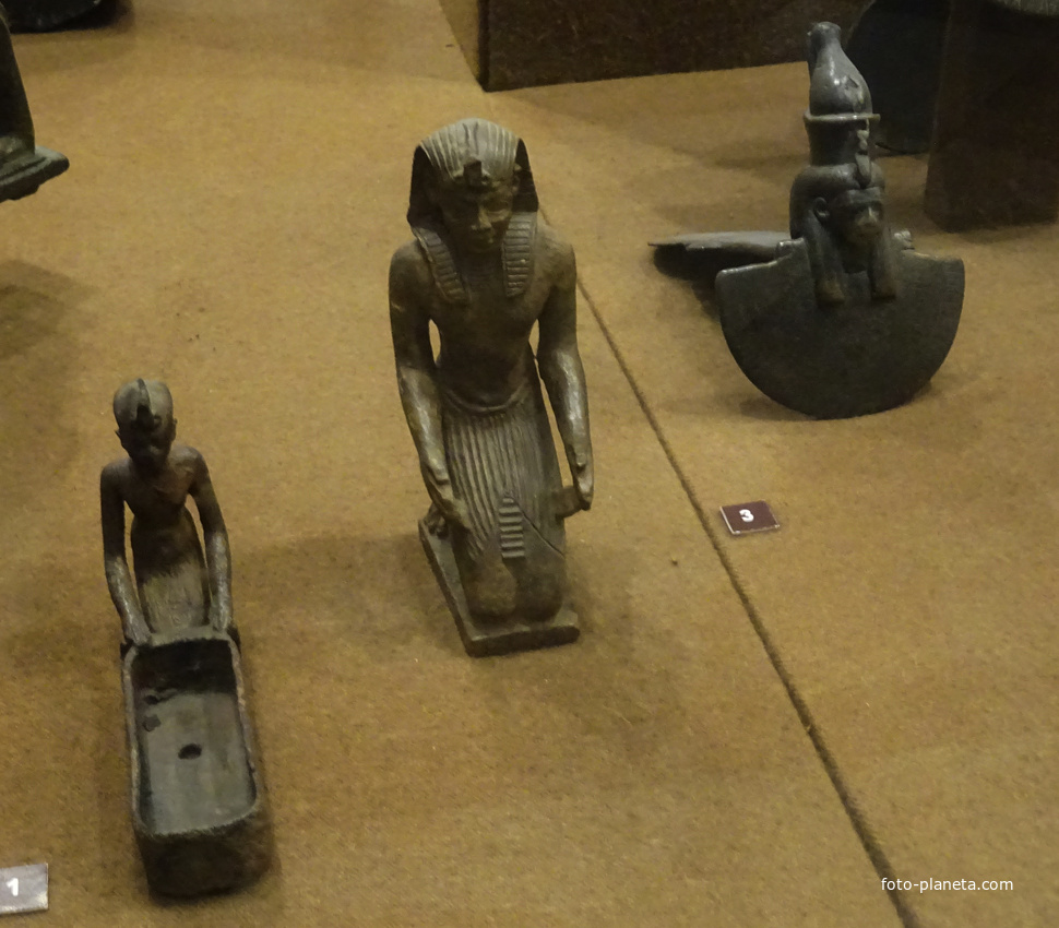 Зал Древнего Египта. Изделия из бронзы.
