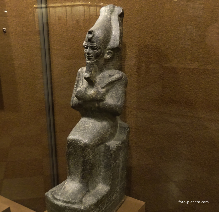 Зал Древнего Египта. Статуя бога Осириса.
