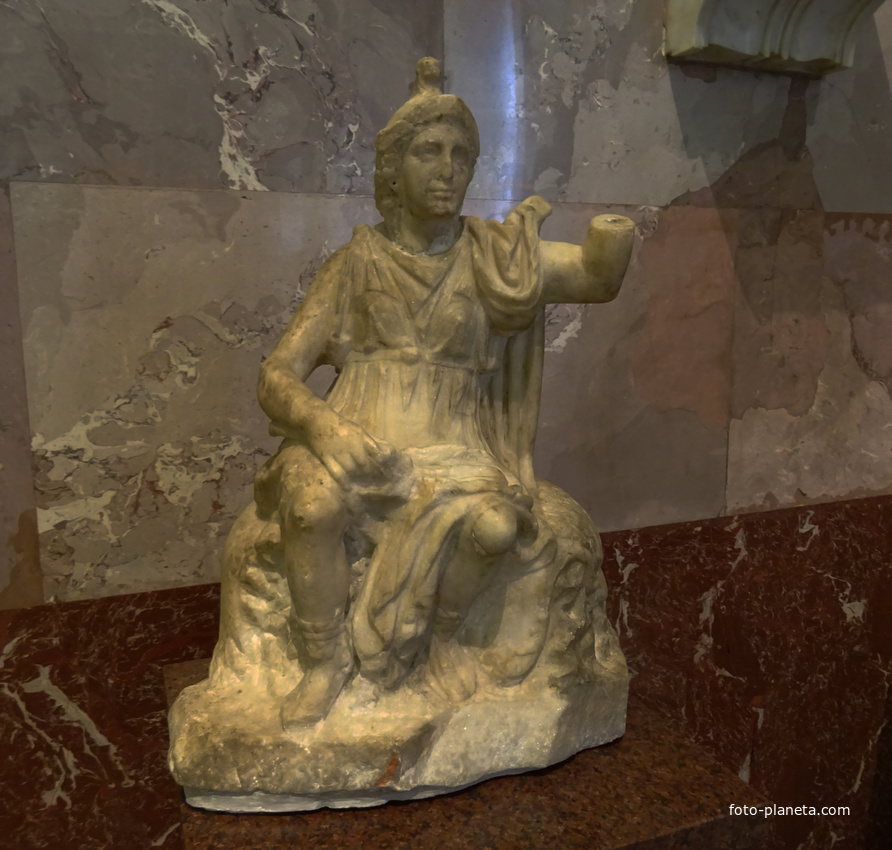 Зал античной декоративной скульптуры. Богиня Рома.