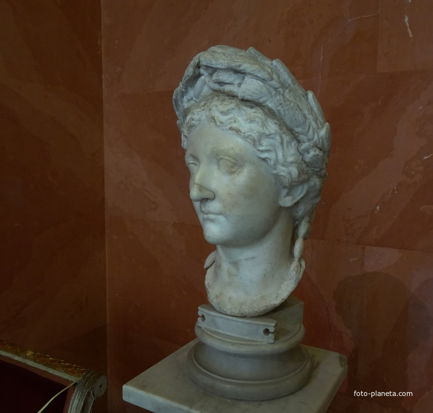 Зал Октавиана Августа. Голова Ливии - жены Октавиана Августа.