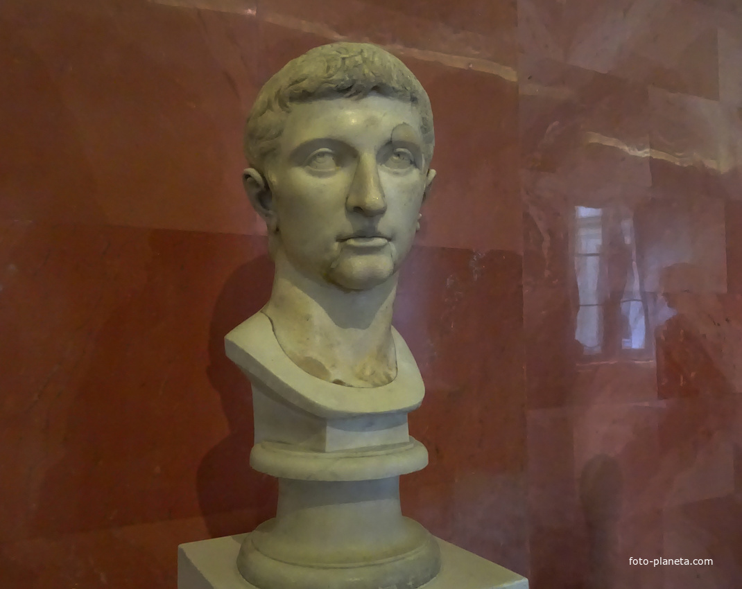 Голова римского императора Октавиана Августа