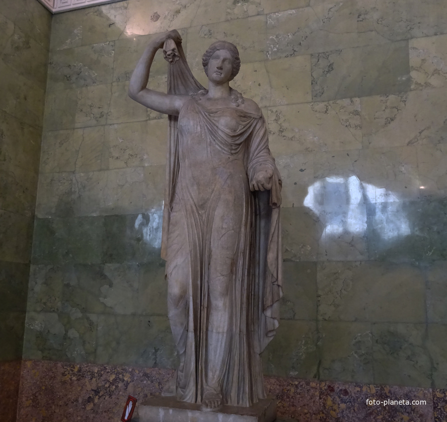 Зал Юпитера. Статуя Венеры - богини любви.