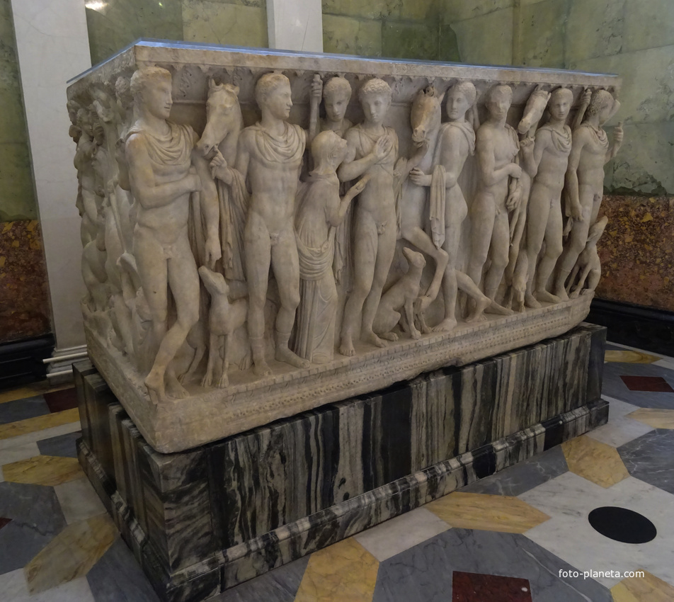 Зал Юпитера. Саркофаг.