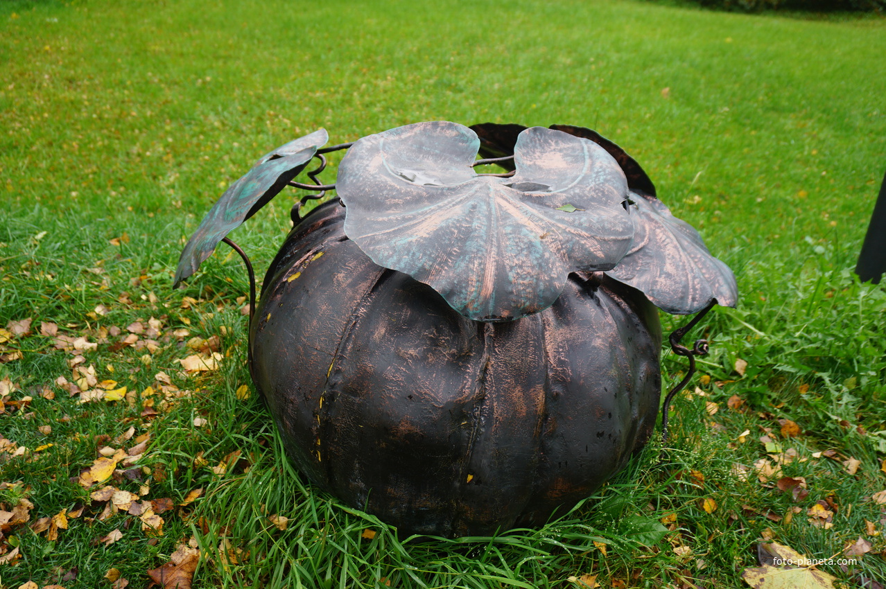 Скульптура на проспекте Ленина.