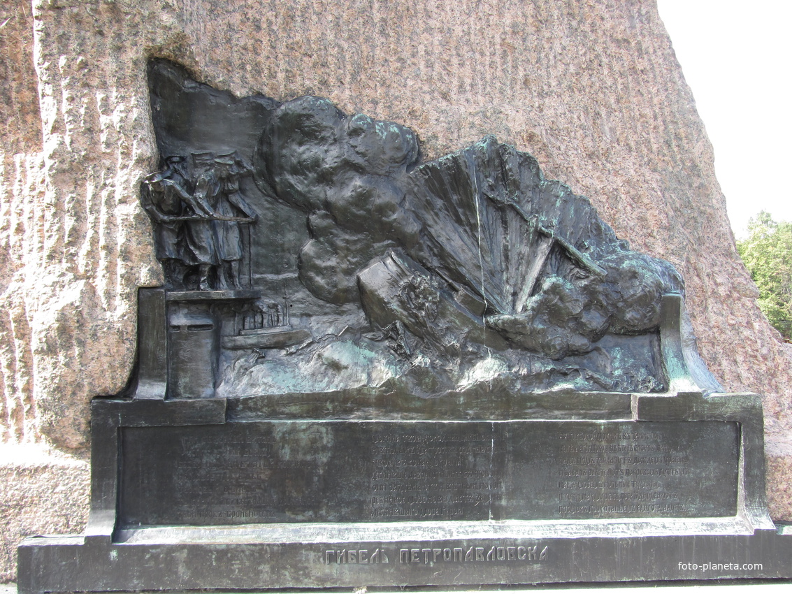 памятник – губернатору Кронштадта, адмиралу Макарову, фрагмент