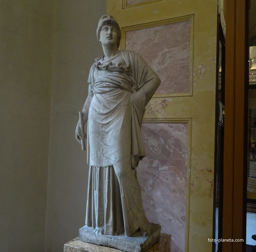 Зал Геракла. Статуя Афины.
