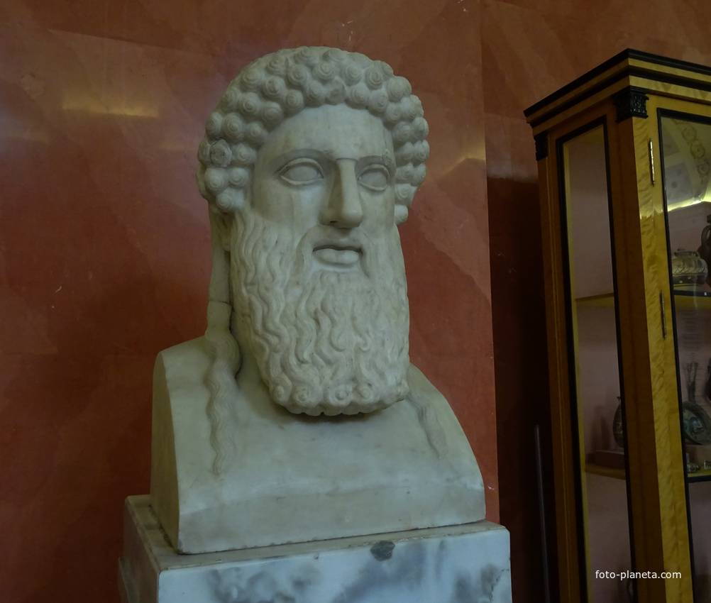 Зал искусства Древней Греции. Герма Гермеса.