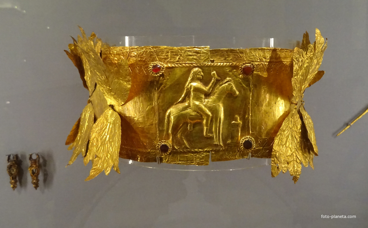 Зал культуры и искусства античных городов Северного Причерноморья. Венок из золотых листьев.