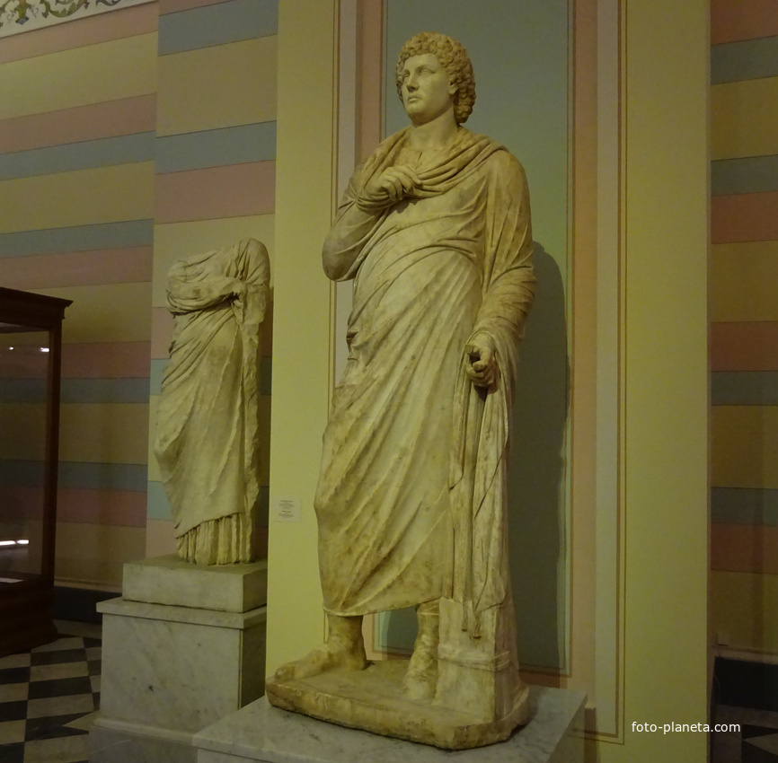 Зал культуры и искусства античных городов Северного Причерноморья. Статуя мужчины.