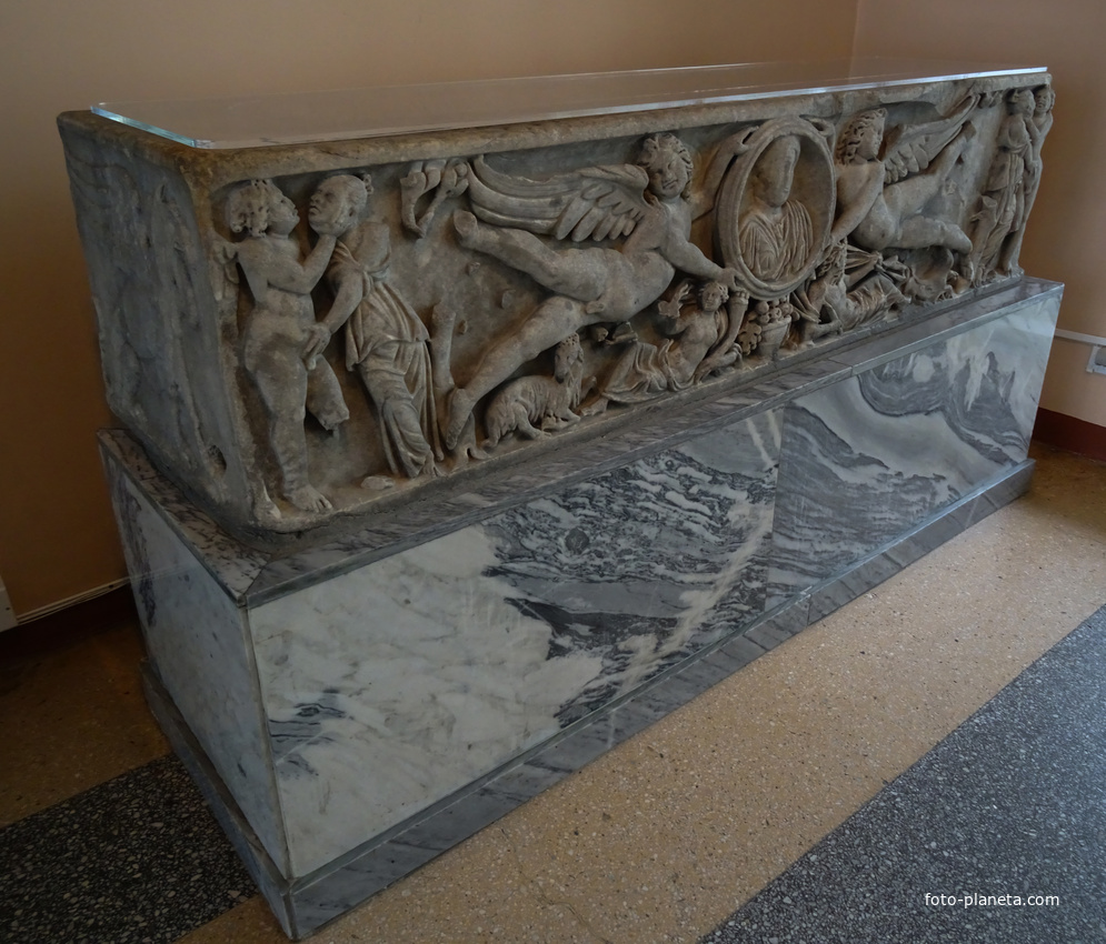 Эрмитаж. Саркофаг.