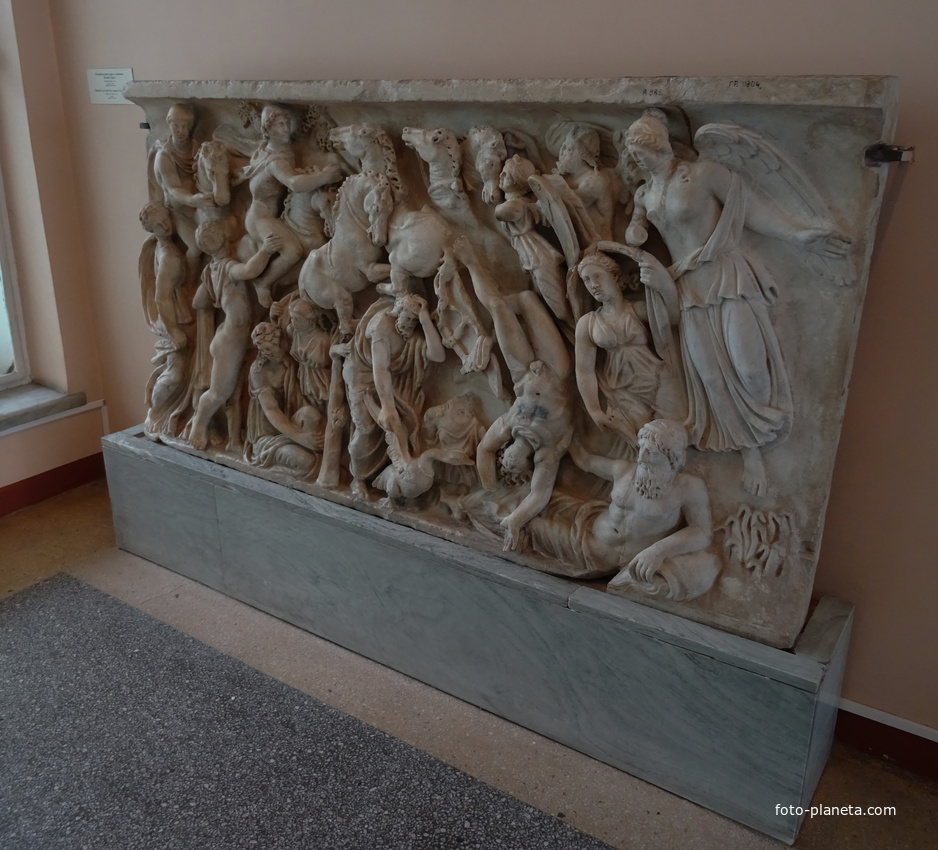 Эрмитаж. Фрагмент стенки саркофага.