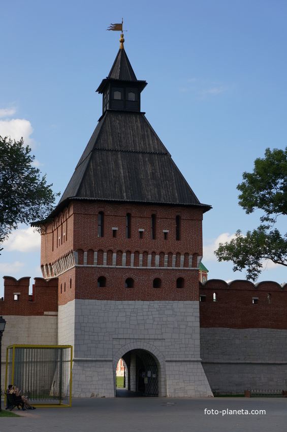 Кремлёвский сад, башня Ивановских ворот
