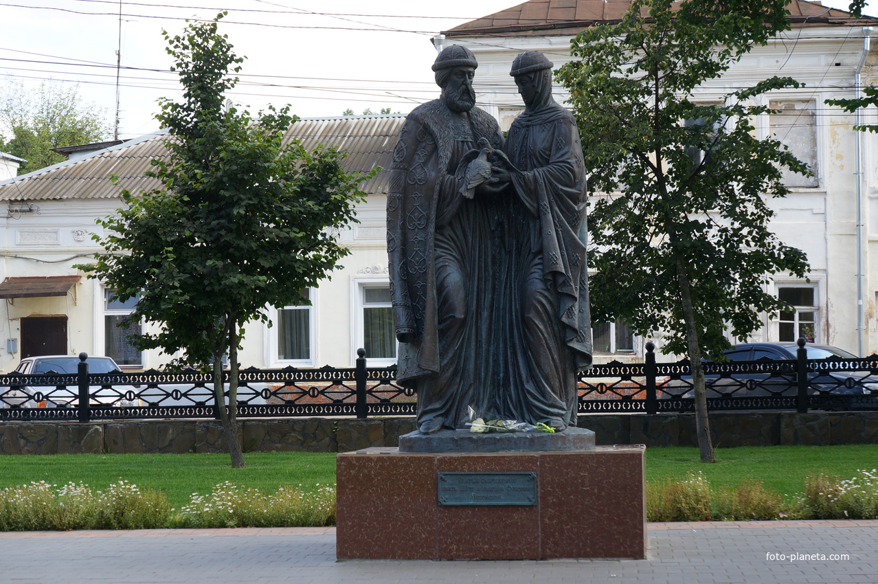 Кремлёвский сад, памятник благоверным Петру и Февронии Муромским