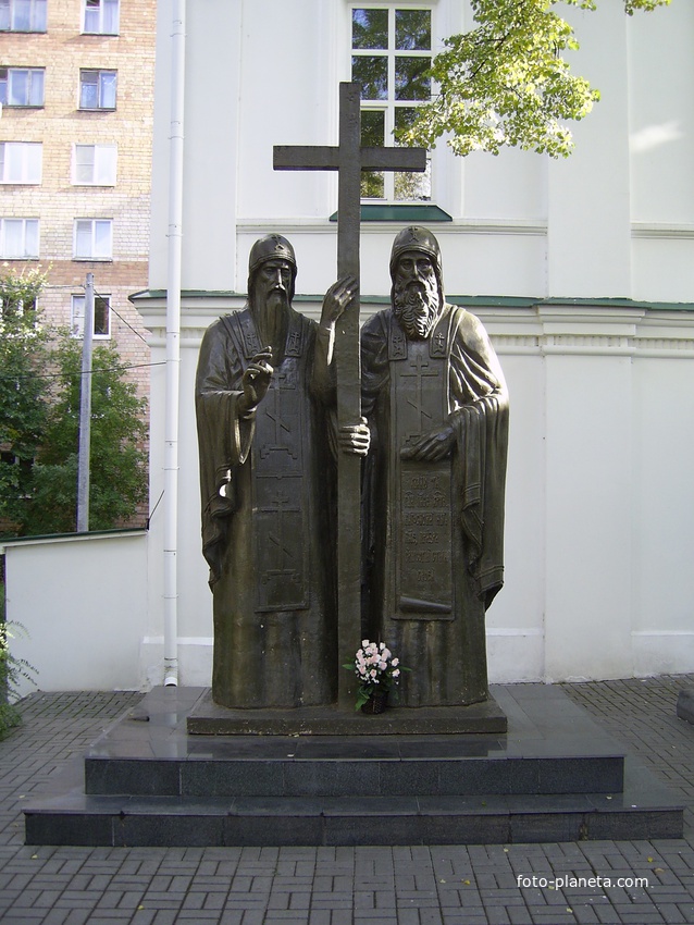 Памятник у Мироносицкой церкви