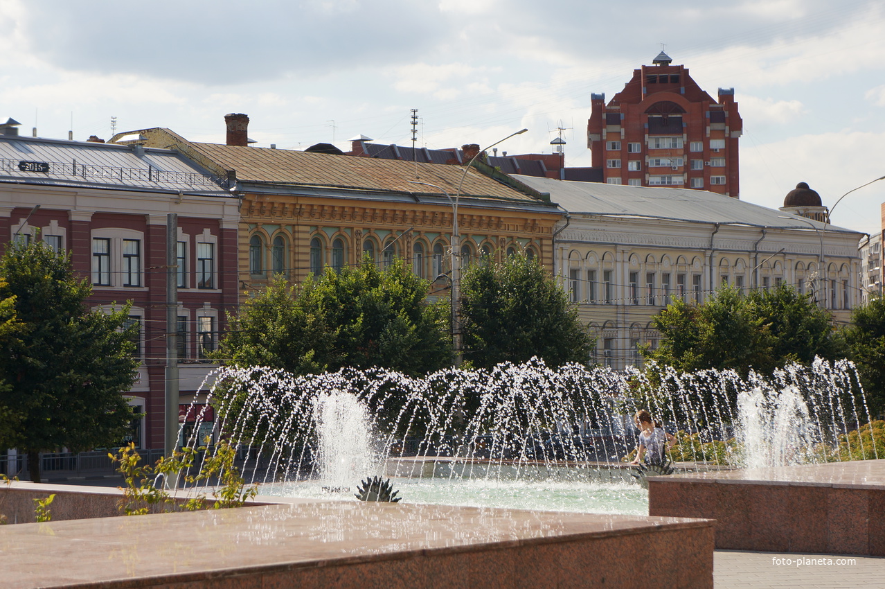 Фонтаны у Дома Правительства