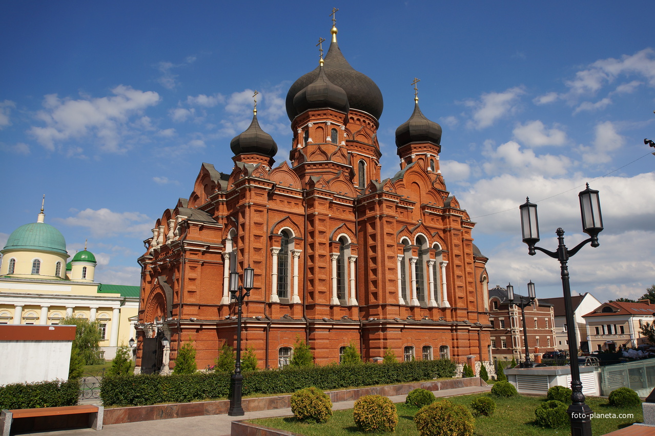 Успенский собор бывшего до революции Успенского женского монастыря