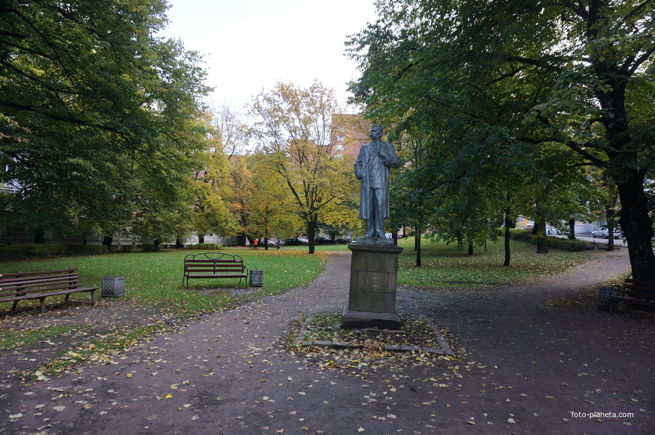 Памятник Горькому