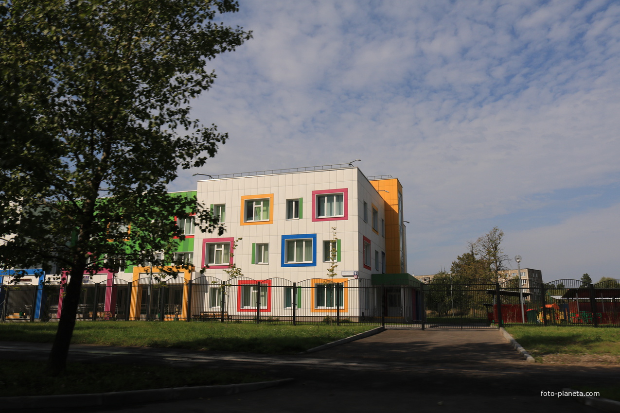 Улица Маршала Савицкого, начальная школа