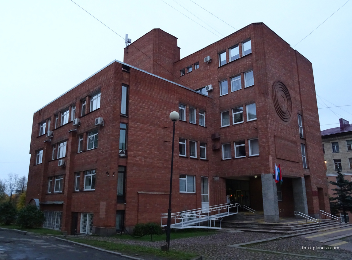 Проспект Ленина. Здание Министерства здравоохранения и Министерства соцзащиты.