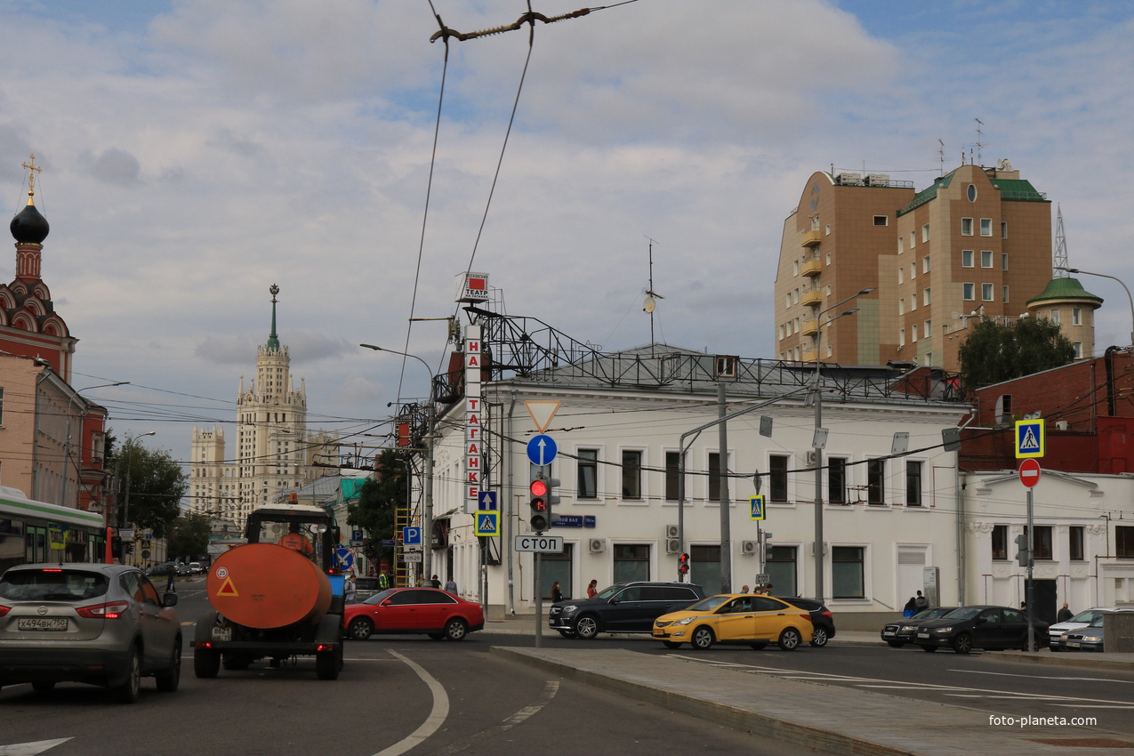 Верхняя Радищевская улица, театр на Таганке