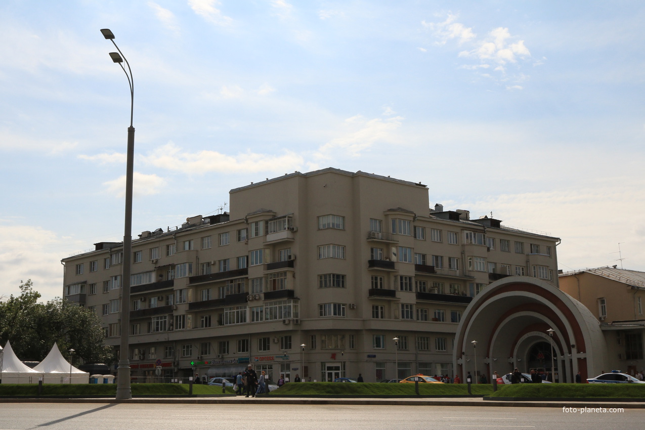 Бывший дом кооператива работников Народного комиссариата иностранных дел, построен в 1929 году