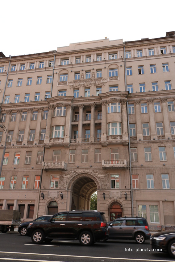 Доходный дом общества Великан, построен в 1914-1915 годах