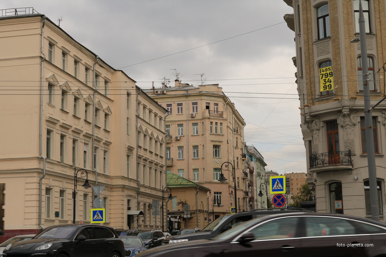 Улица Спиридоновка