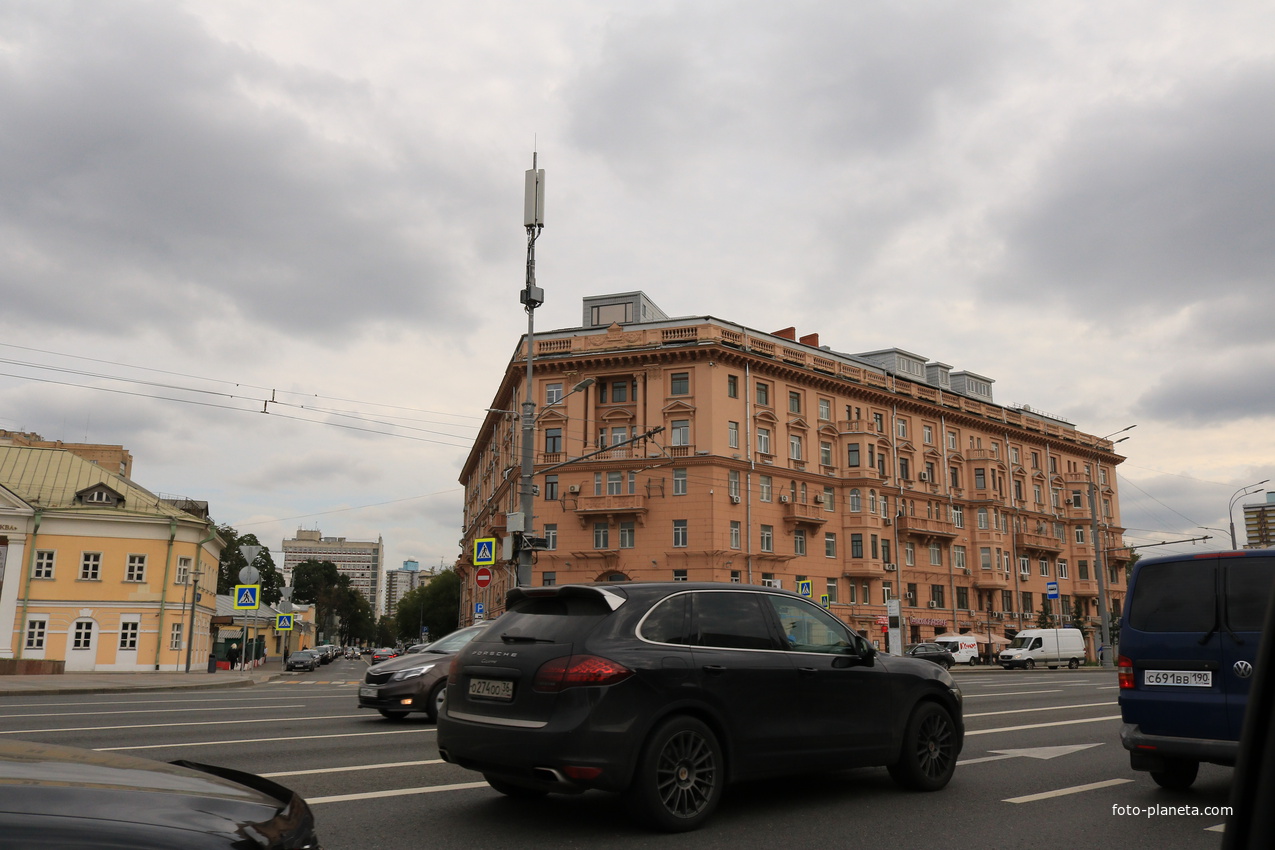 Поварская улица