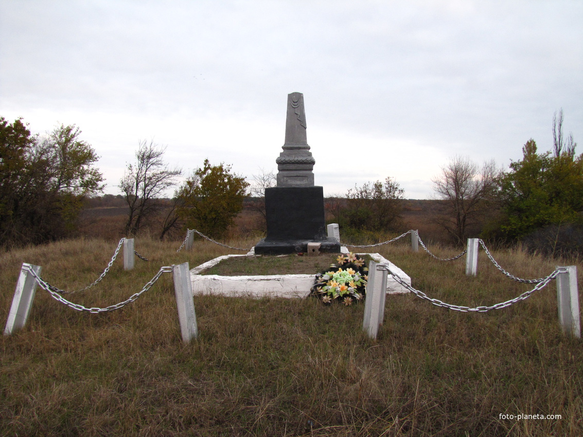 Памятник Павшим в Великую Отечественную войну на кургане.