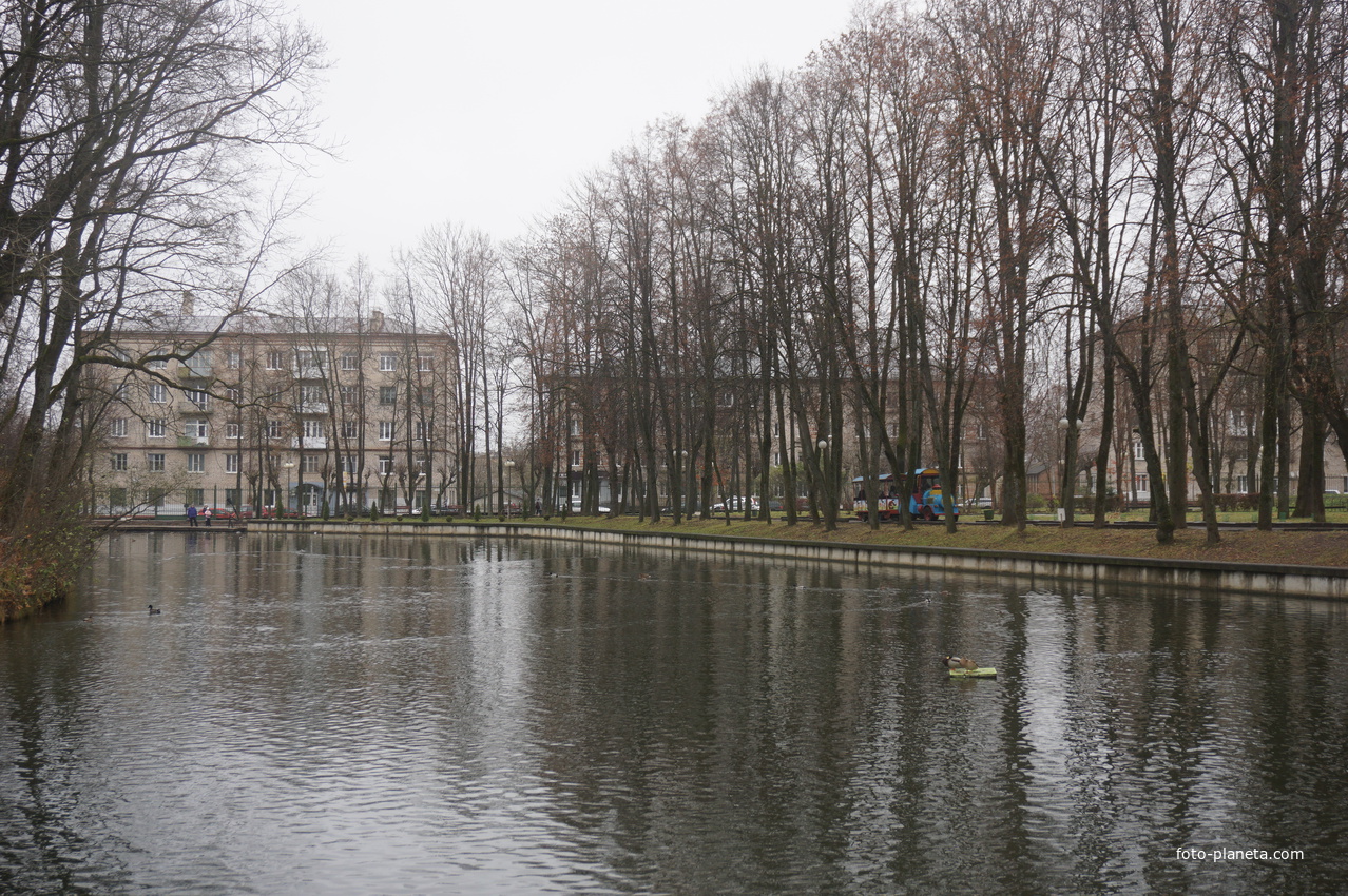 В Лопатинском саду.