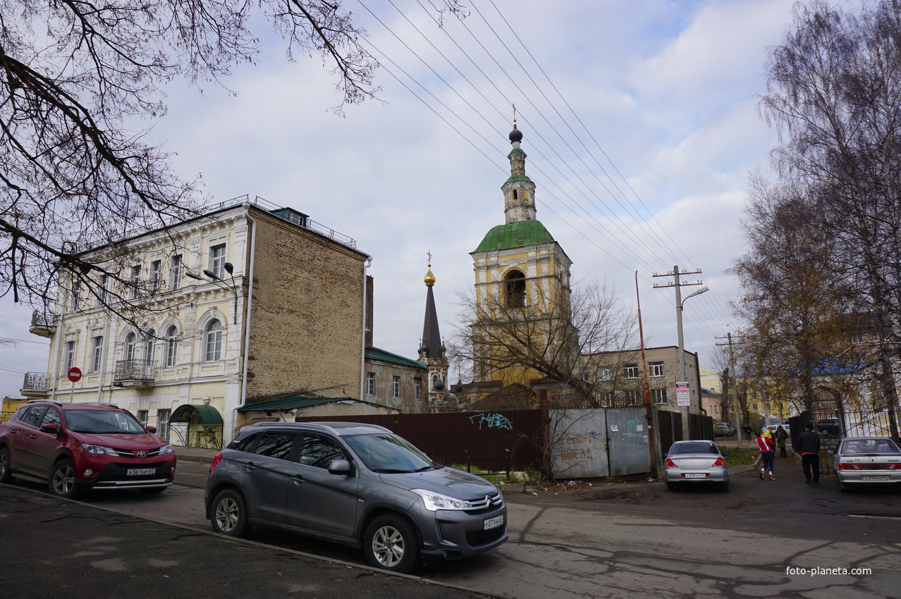 На улице Беляева.